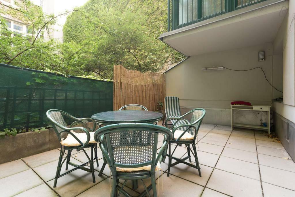 Relaxing Terrace Apartment In Lively Area Bécs Kültér fotó